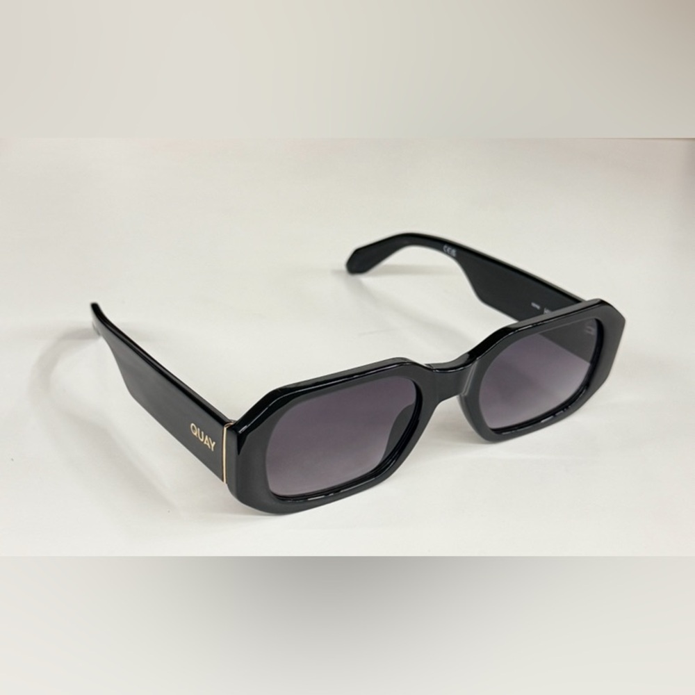 Quay hyped up black / smoke sunglasses - Picture 5 of 9